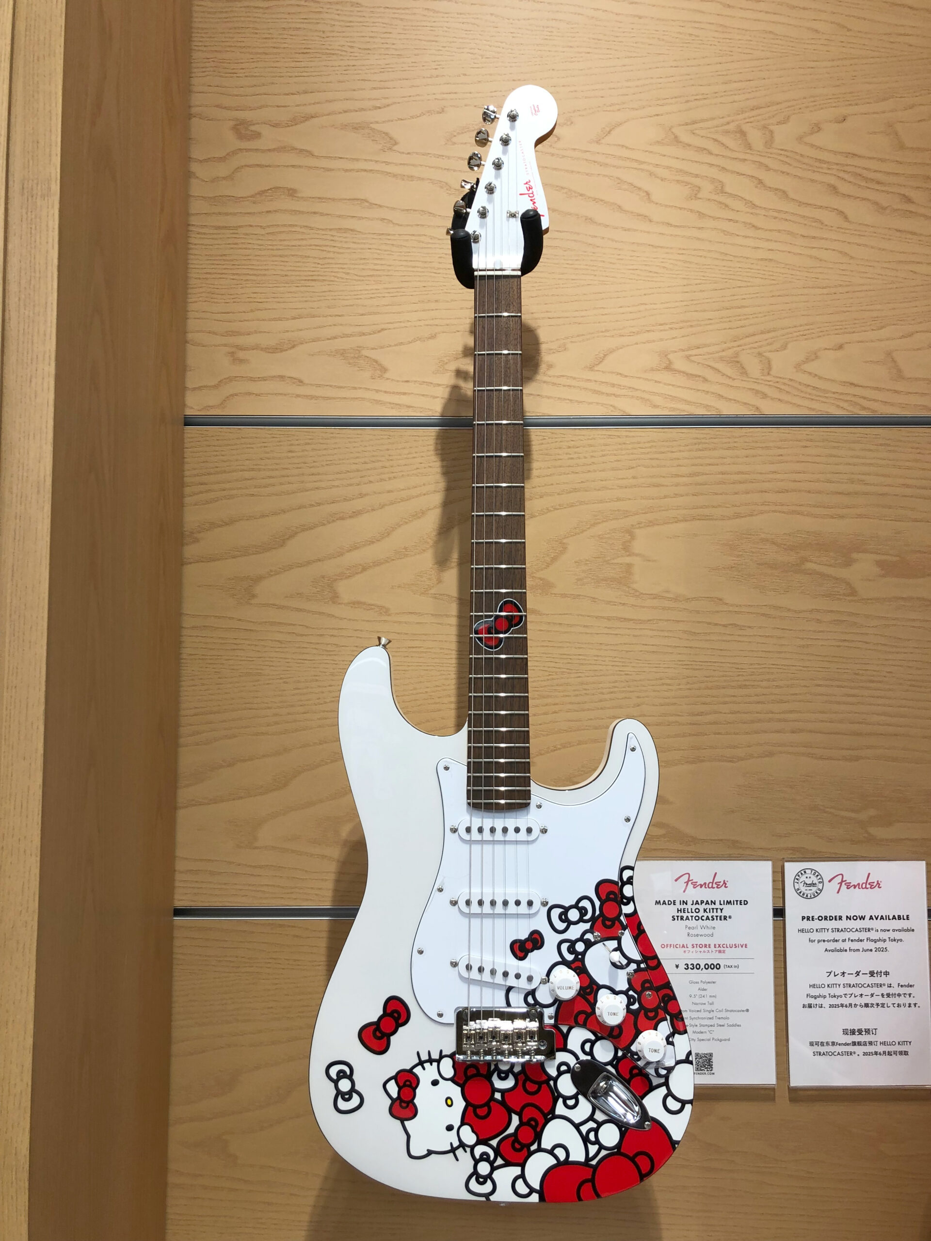 Fender Hello Kitty Stratocaster