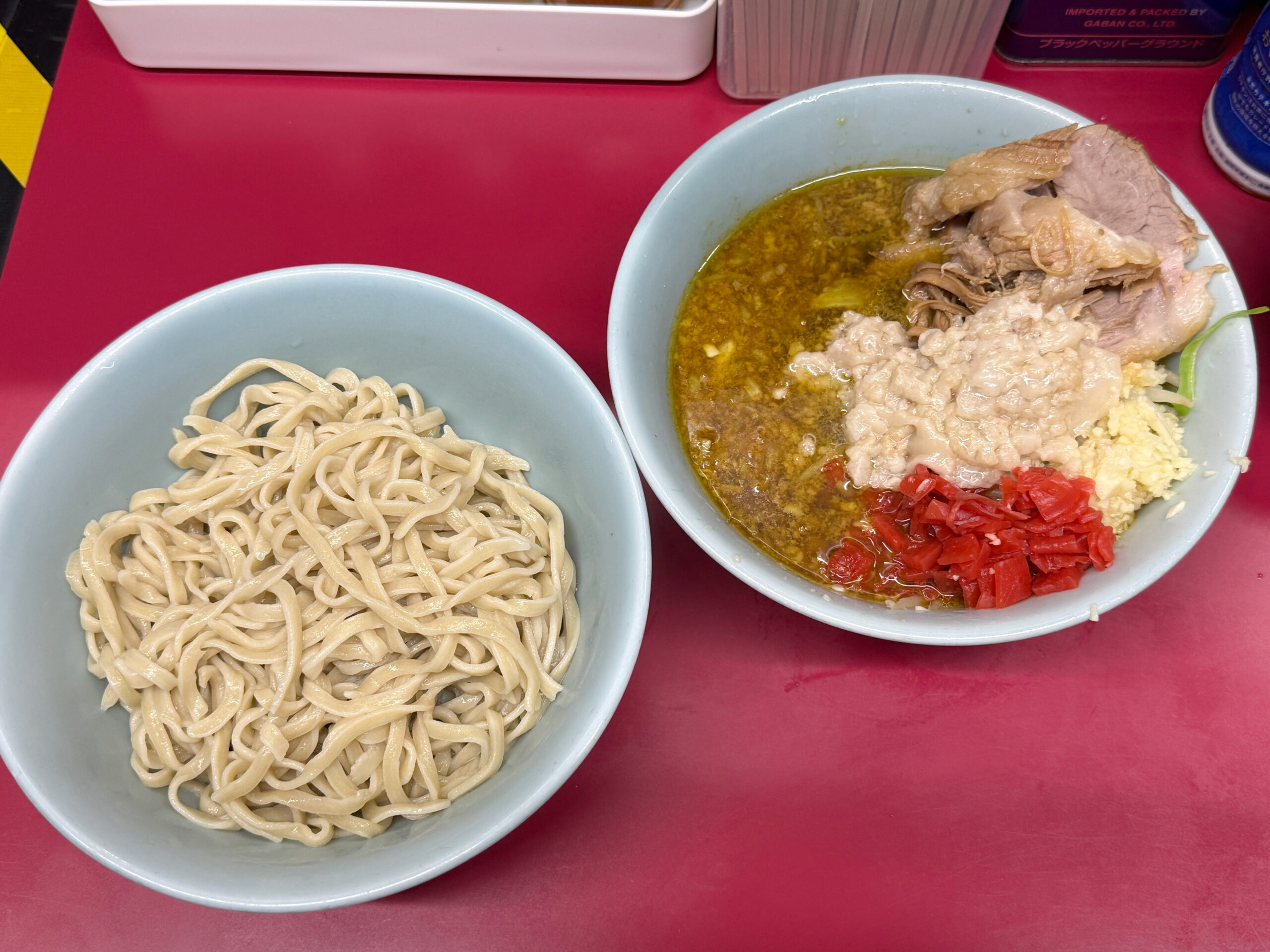 小ラーメン(ぶた2枚)、【限定】ピリ辛!カレーつけ麺