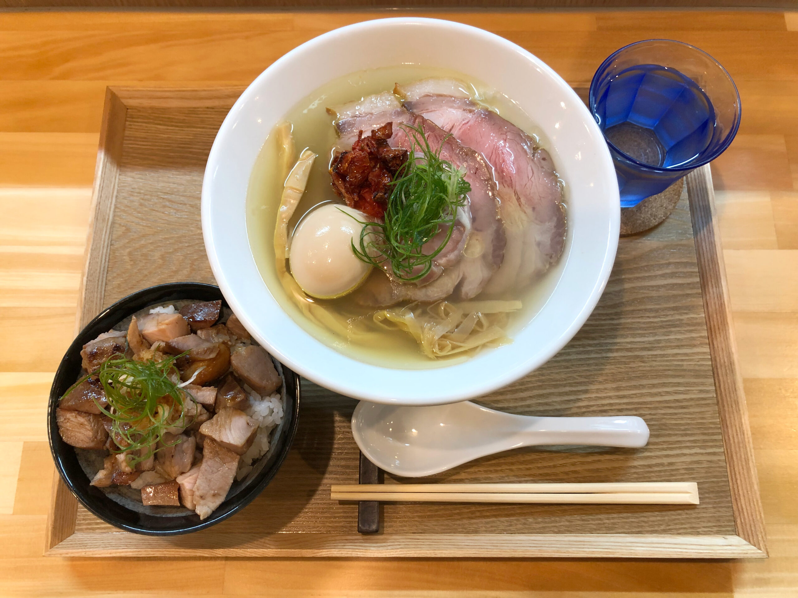 特製塩らーめん、ドライトマト、チャーシュー丼