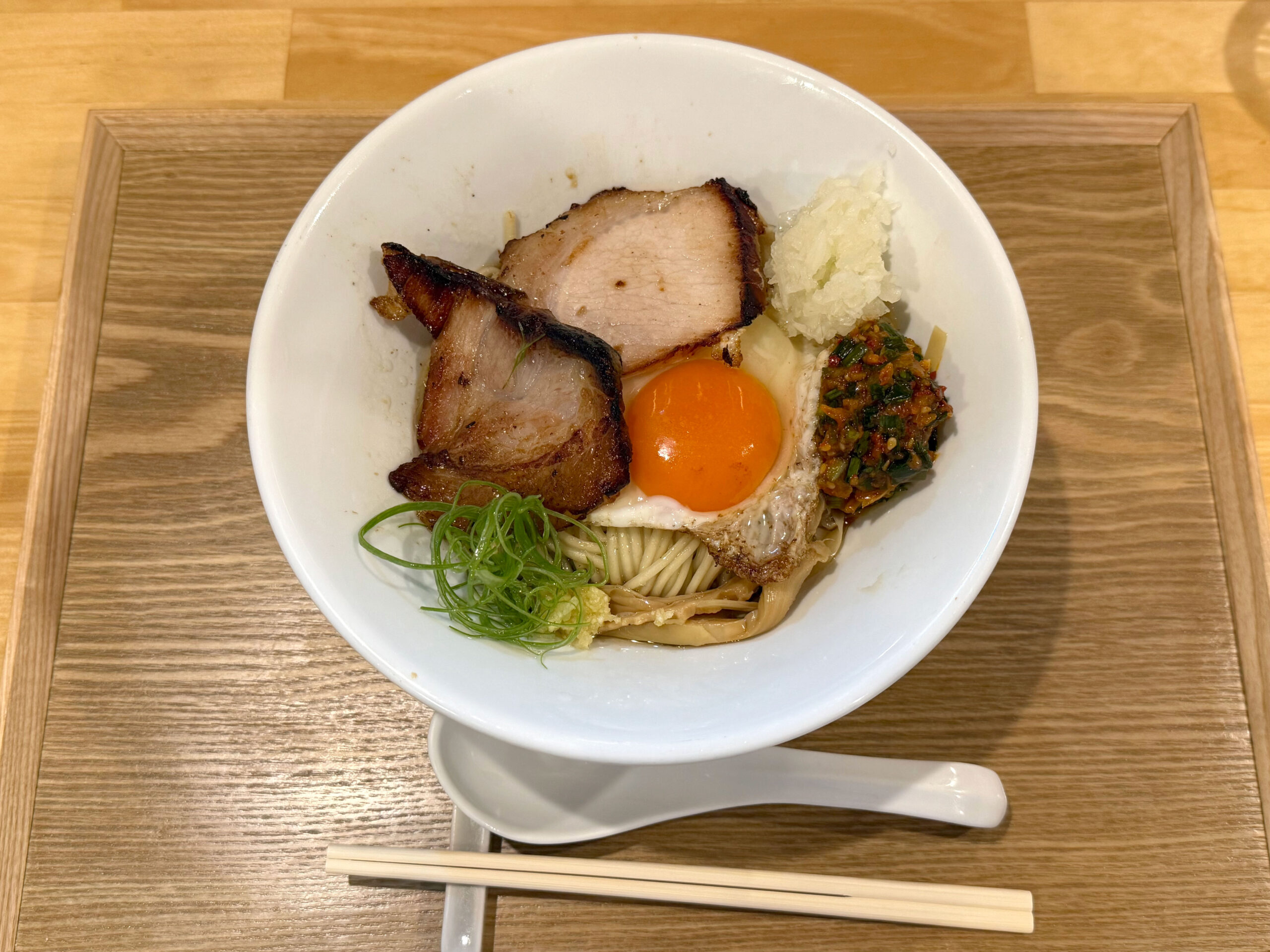 油そば(目玉焼きのせ)