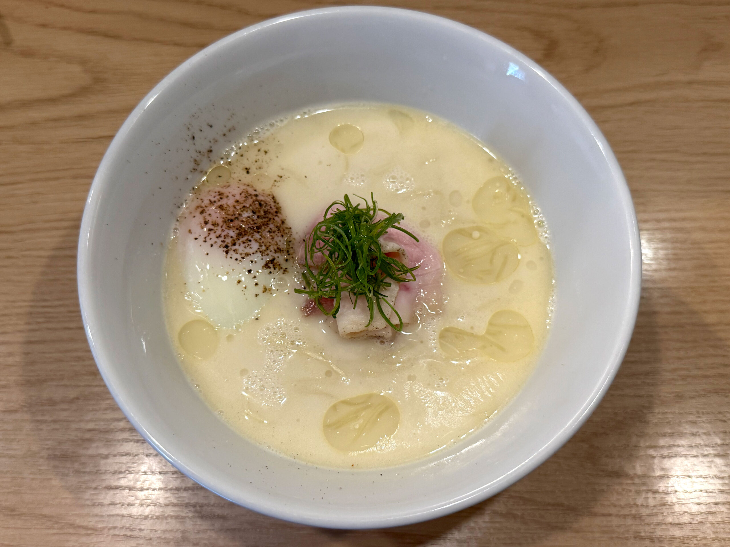 白トリュフオイル香る鶏白湯麺