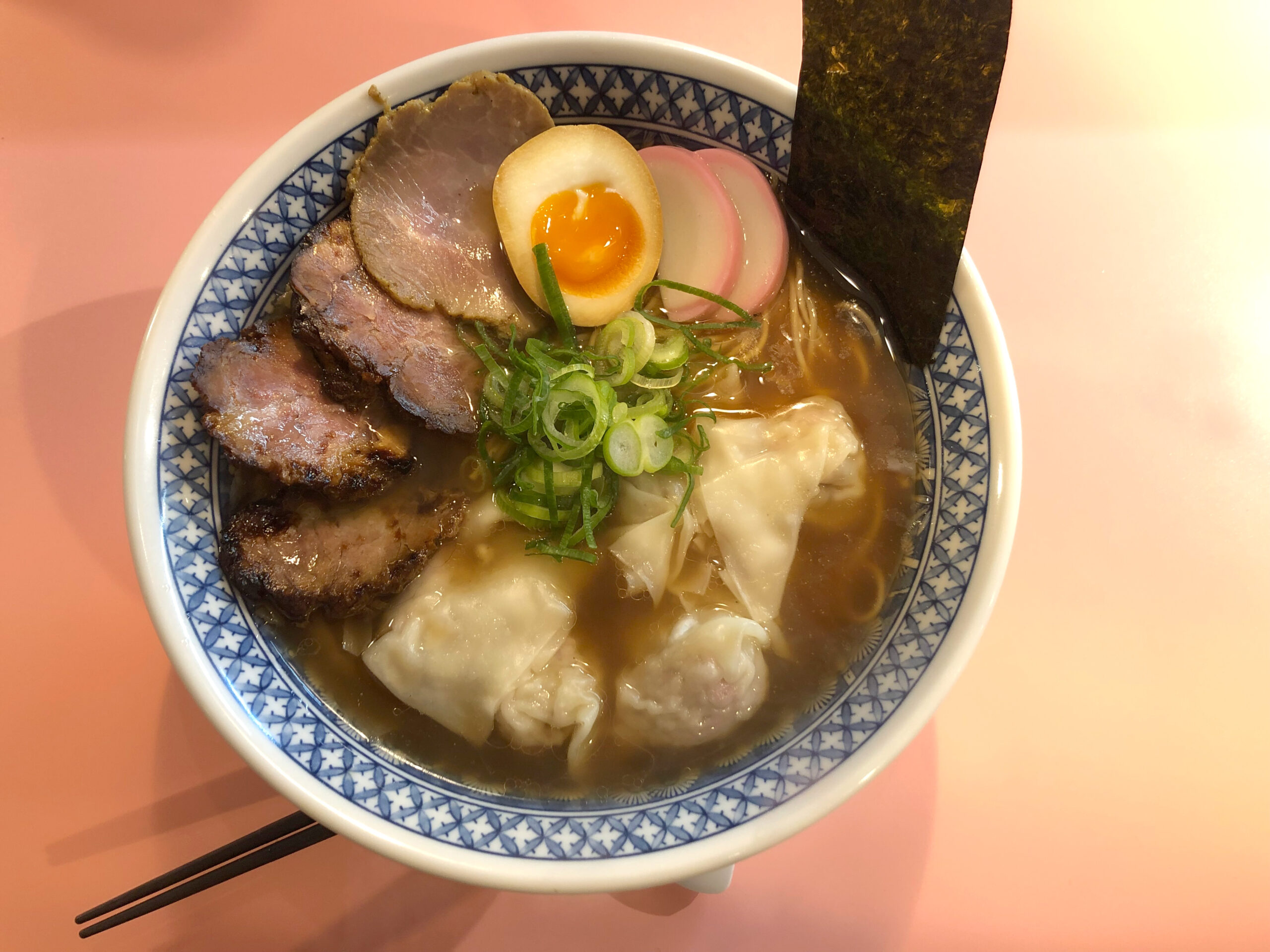 流星ワンタン麺(しょうゆ)