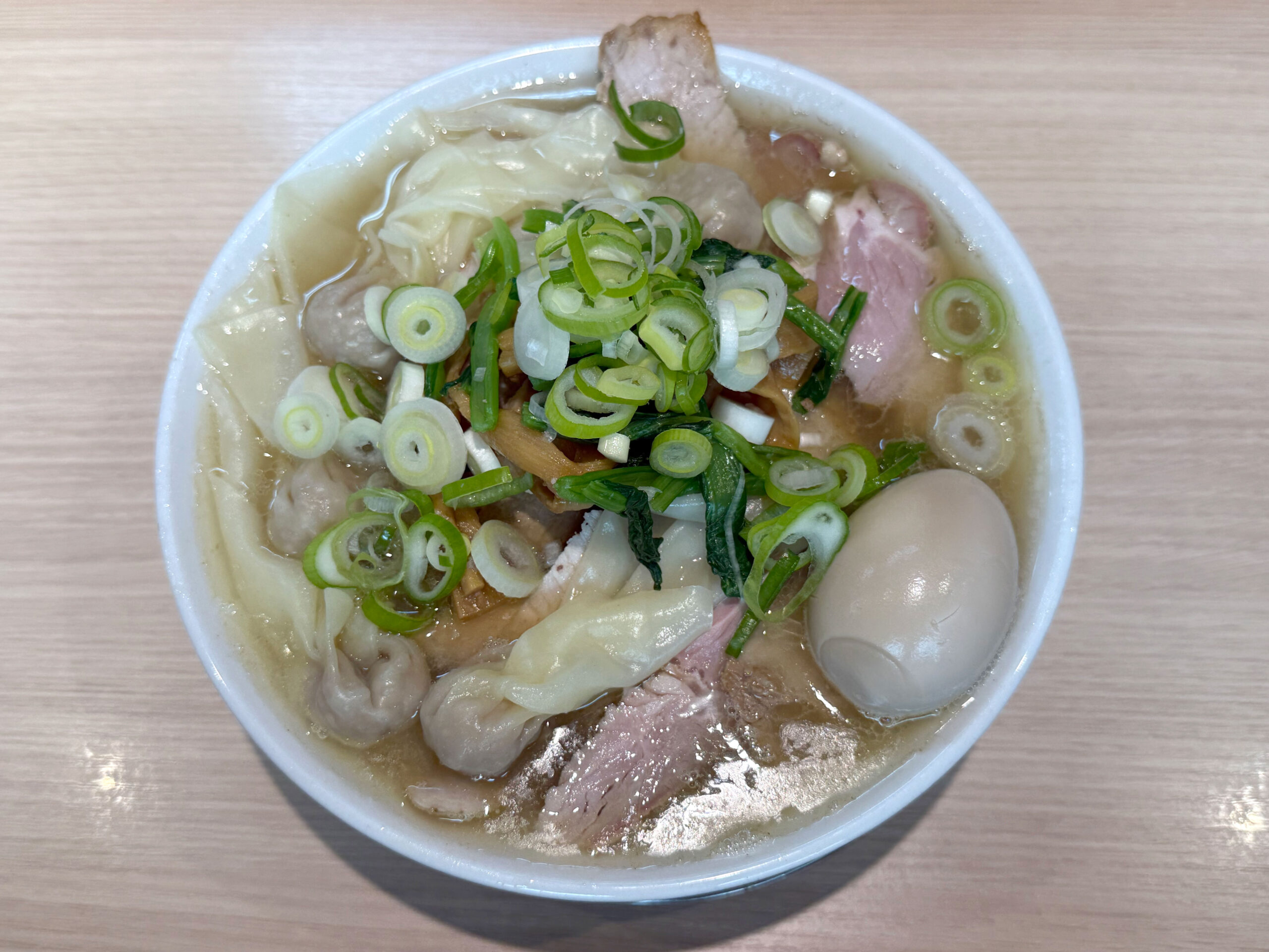 塩チャーシューワンタンメン、味付玉子