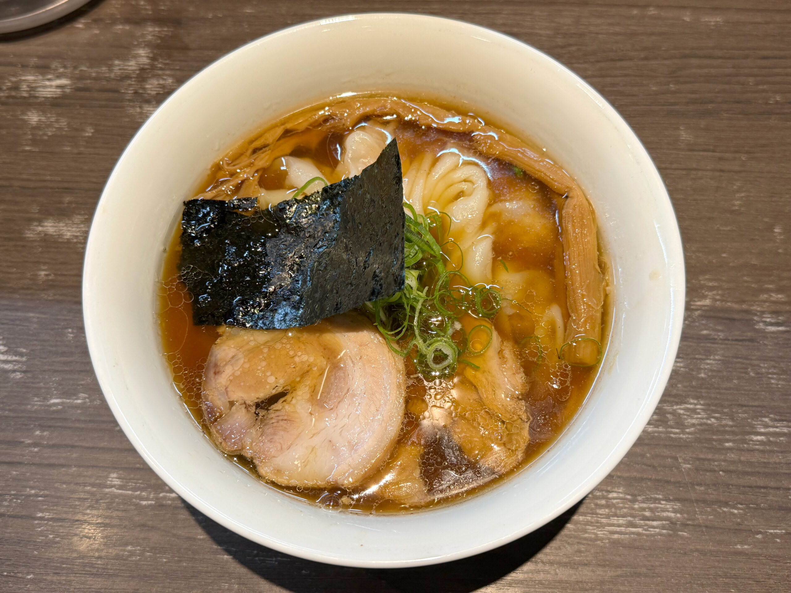 醤油ワンタン麺