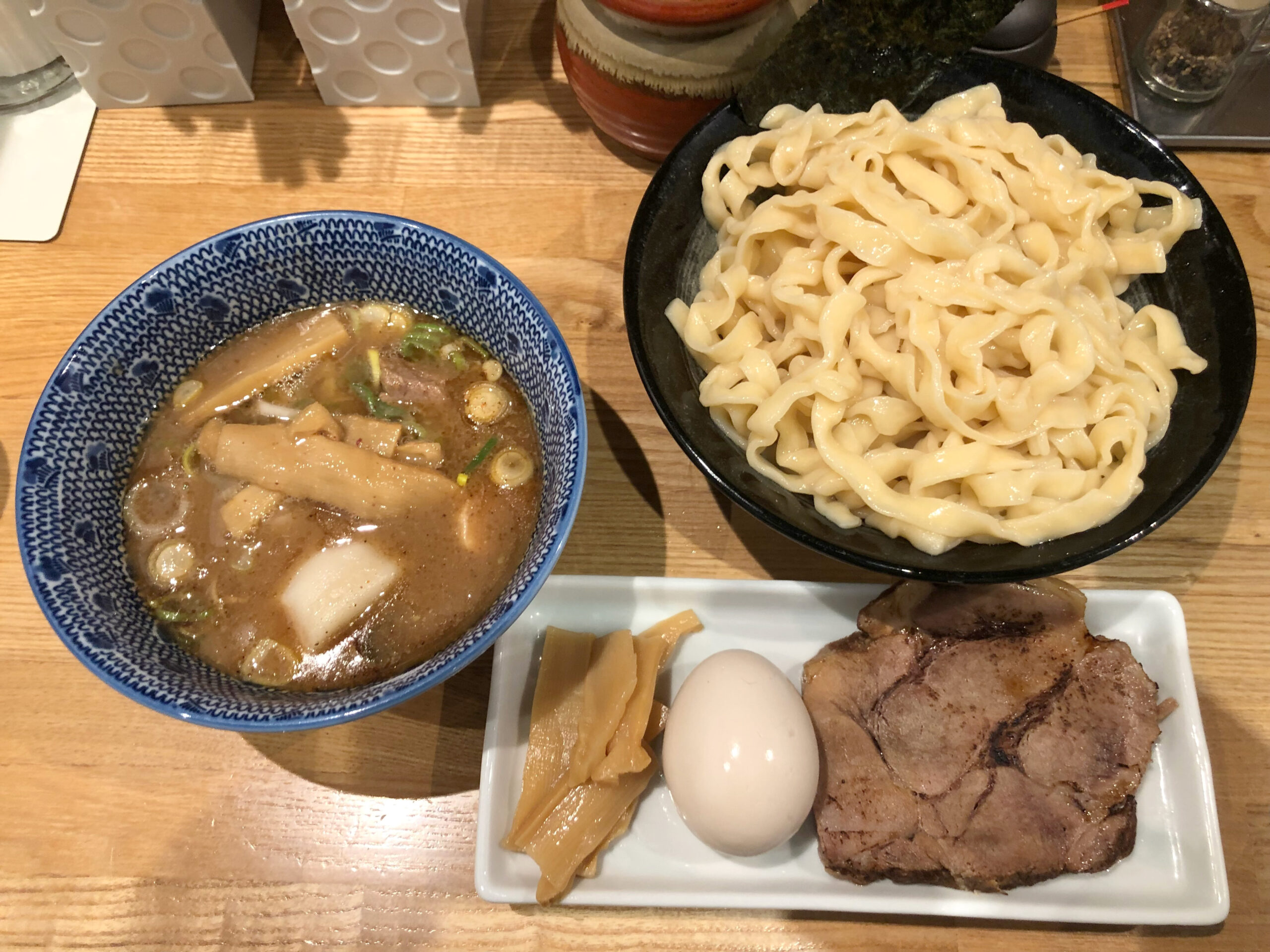特製つけ麺(中盛・手揉み縮れ麺〜平打ち〜)